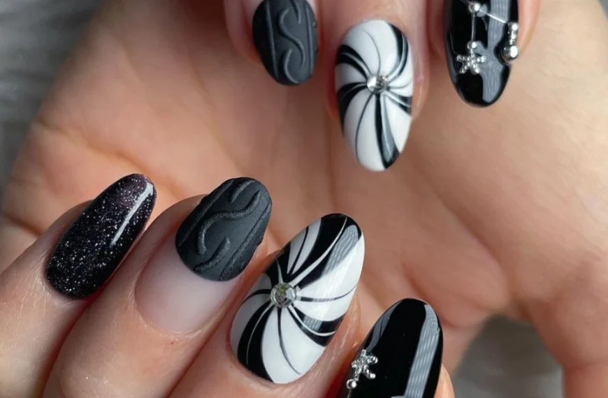 40+ Black Christmas Nails: The Perfect Festive Look