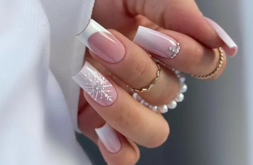 33 Winter White Nails: Classy Insprations for Every Style