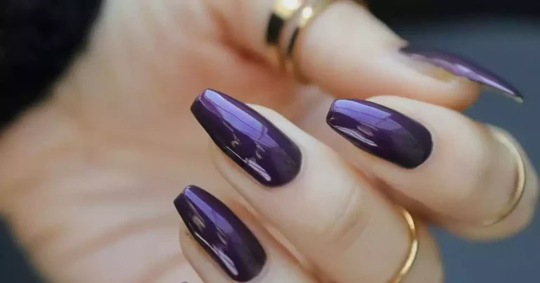 dark purple nails min