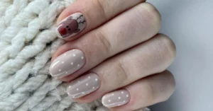 nude winter nails