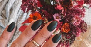 black fall nails