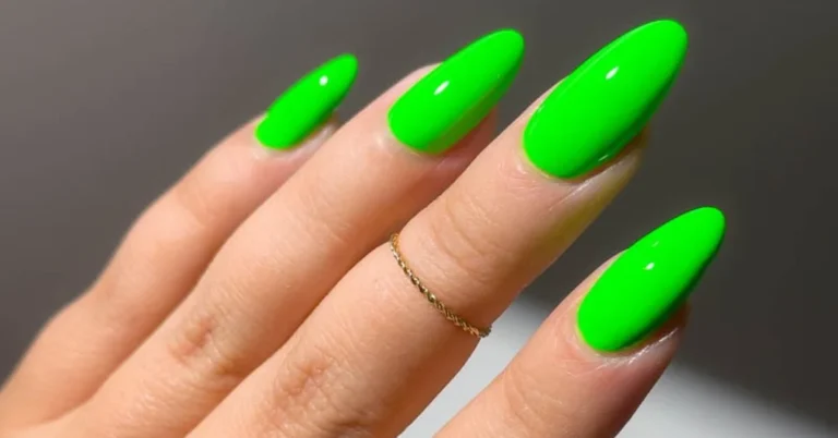 summer neon green nails