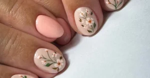 peach nails