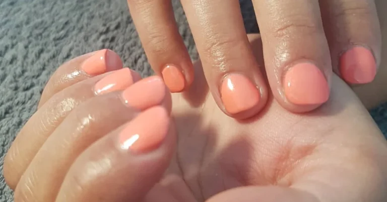 summer coral nails
