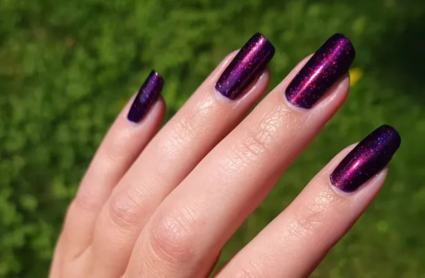 dark purple nails