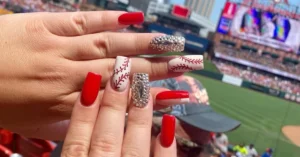 red summer nails