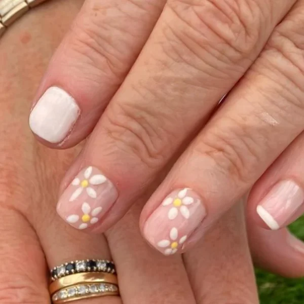 summer daisy nails